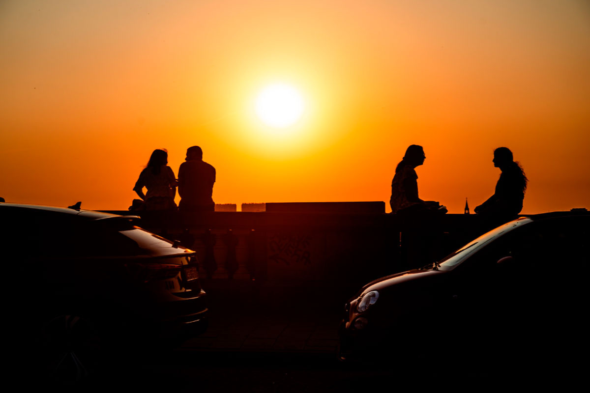 Жизнь будет более нравственной в обществе, где большинство едва ощущают счастье, чем там, где счастливы лишь немногие