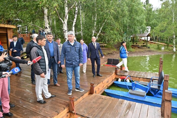  Глава Бурятии на причале новой базы отдыха / Фото: телеграм-канал Алексей Цыденов
