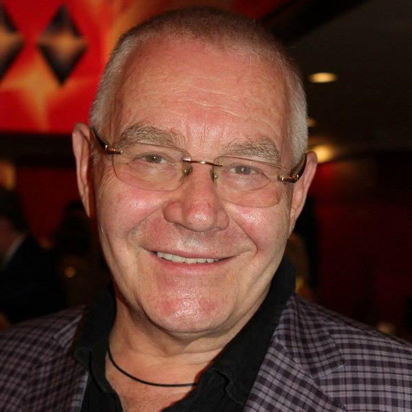     Сегодня 80 лет Александру Журбину