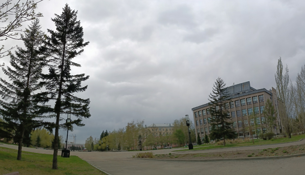 Где-то на просторах моего мрачного города. Фотография автора, август 2025 года. 