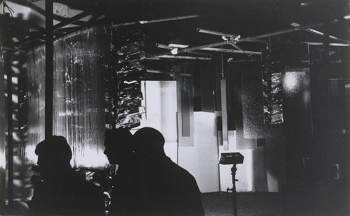 Живые аудиовизуальные перформансы Glass Concerts (Стеклянный концерт), 1967-70