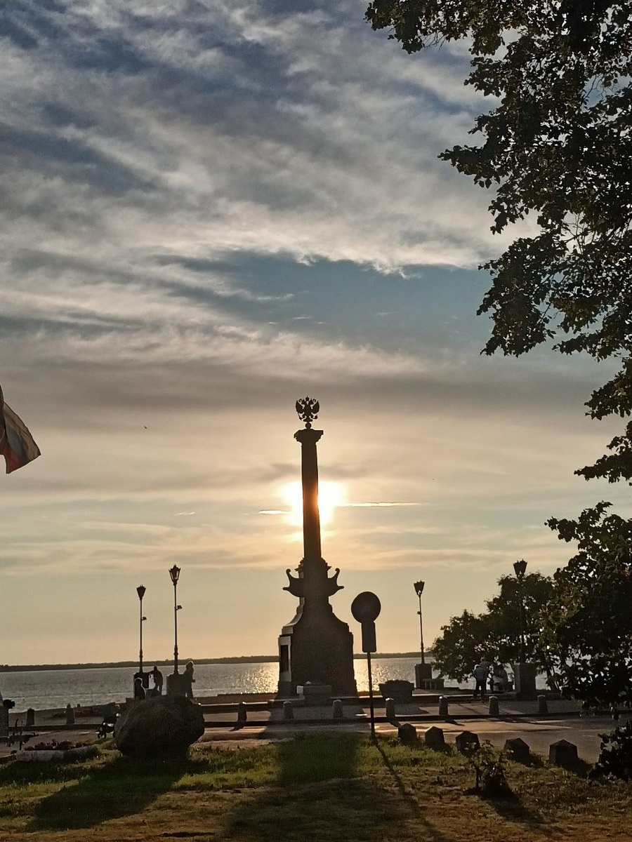 Фото автора. Такая вот красотища на набережной Северной Двины в Архангельске.