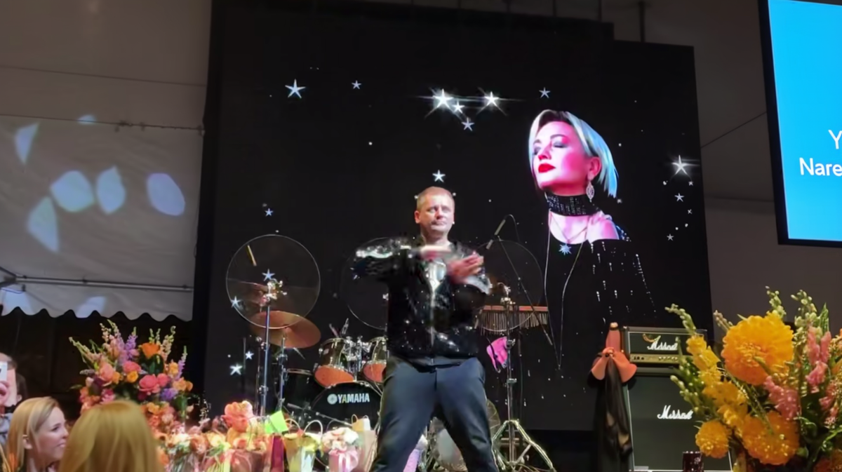 Это танцор-диско Булановой зажег соцсети 