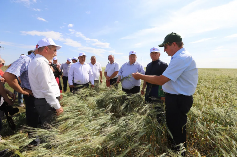    Сергей Балыкин провёл в Адамовке зональное совещание с аграриями Алла Черкесатова