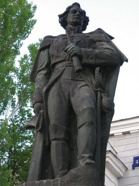 Херсон. Памятник святому адмиралу Федору Ушакову.