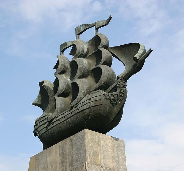 Памятник парусному фрегату, визитная карточка Херсона.