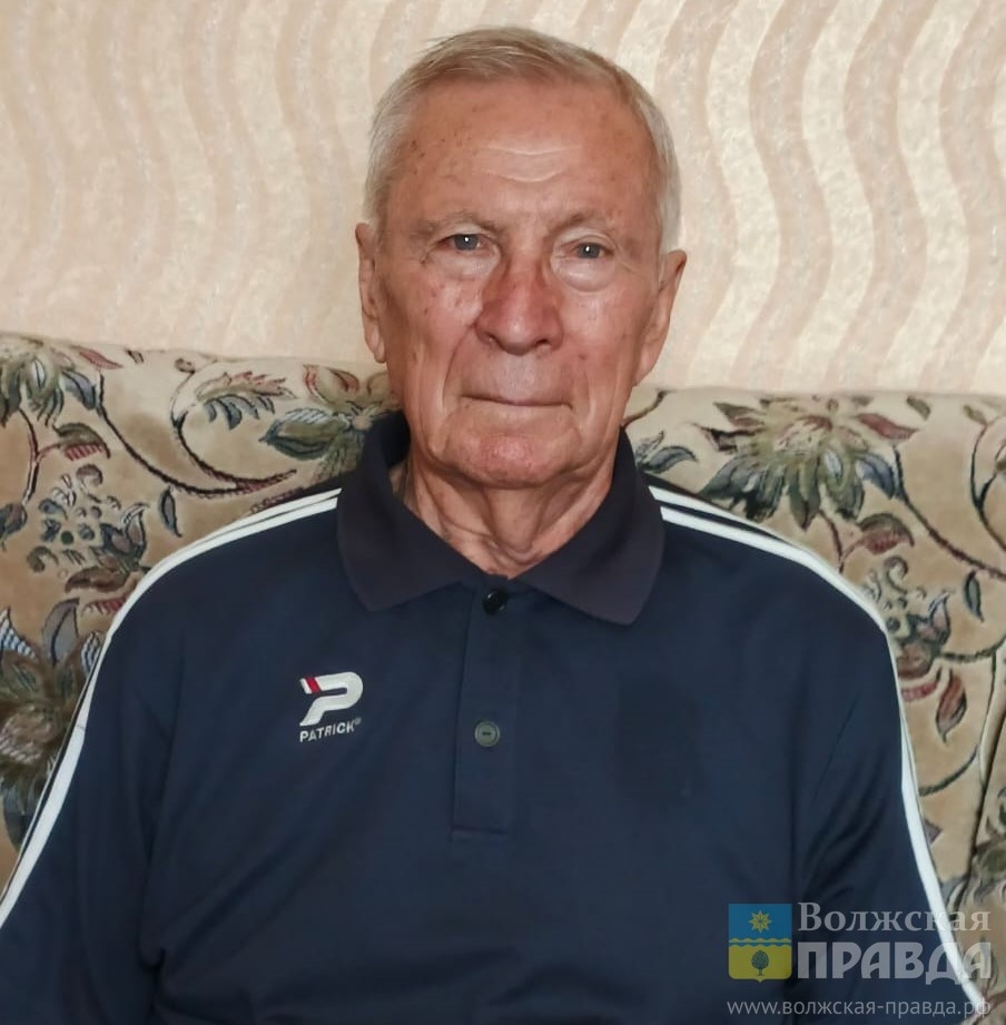 Футболист и тренер - Олег Дударин📷    Патриарху местного футбола — 80: волжанин Олег Дударин рассказал о «Тракторе», «Энергии» и службе с Прокопенко
