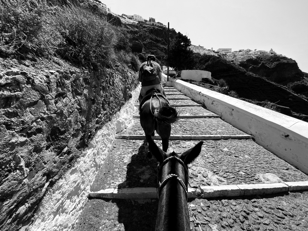 тут и далее фото автора. Я специально выбрал ч/б обработку, чтобы получить атмосферу старой Греции.