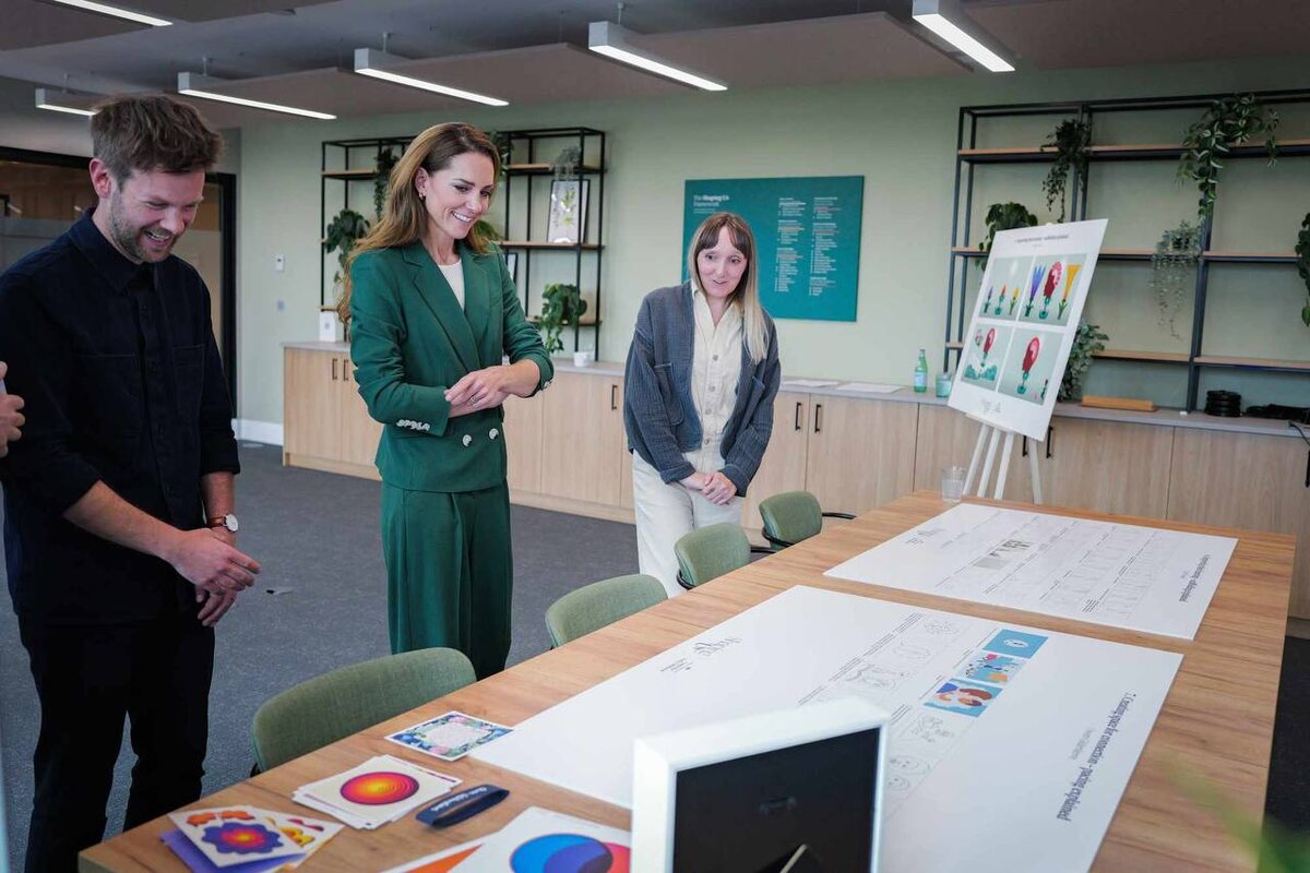 Принцесса Кэтрин в Королевском центре дошкольного образования, где она помогает делать фильмы для детей дошкольного возраста. 