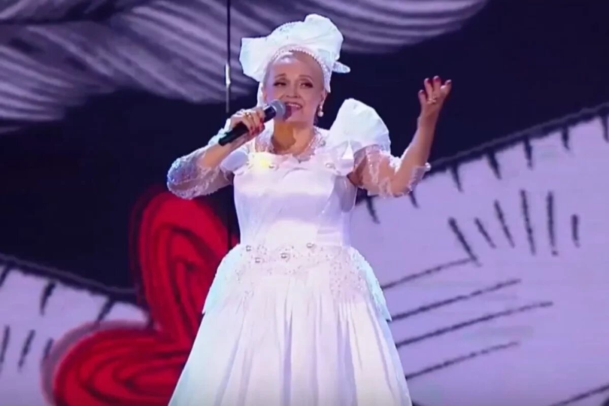 Кадышева на сцене "Алых парусов". Фото Яндекс.Картинки. 