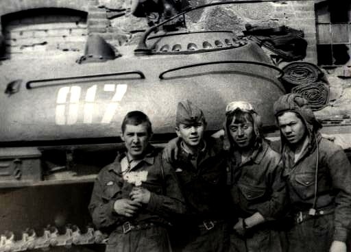 экипаж машины боевой...