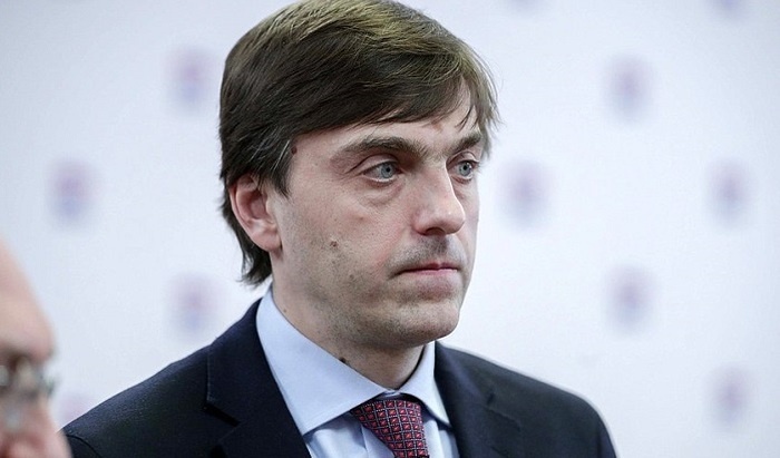 В Госдуме предложили министру Кравцову месяц носить школьную форму по ГОСТу