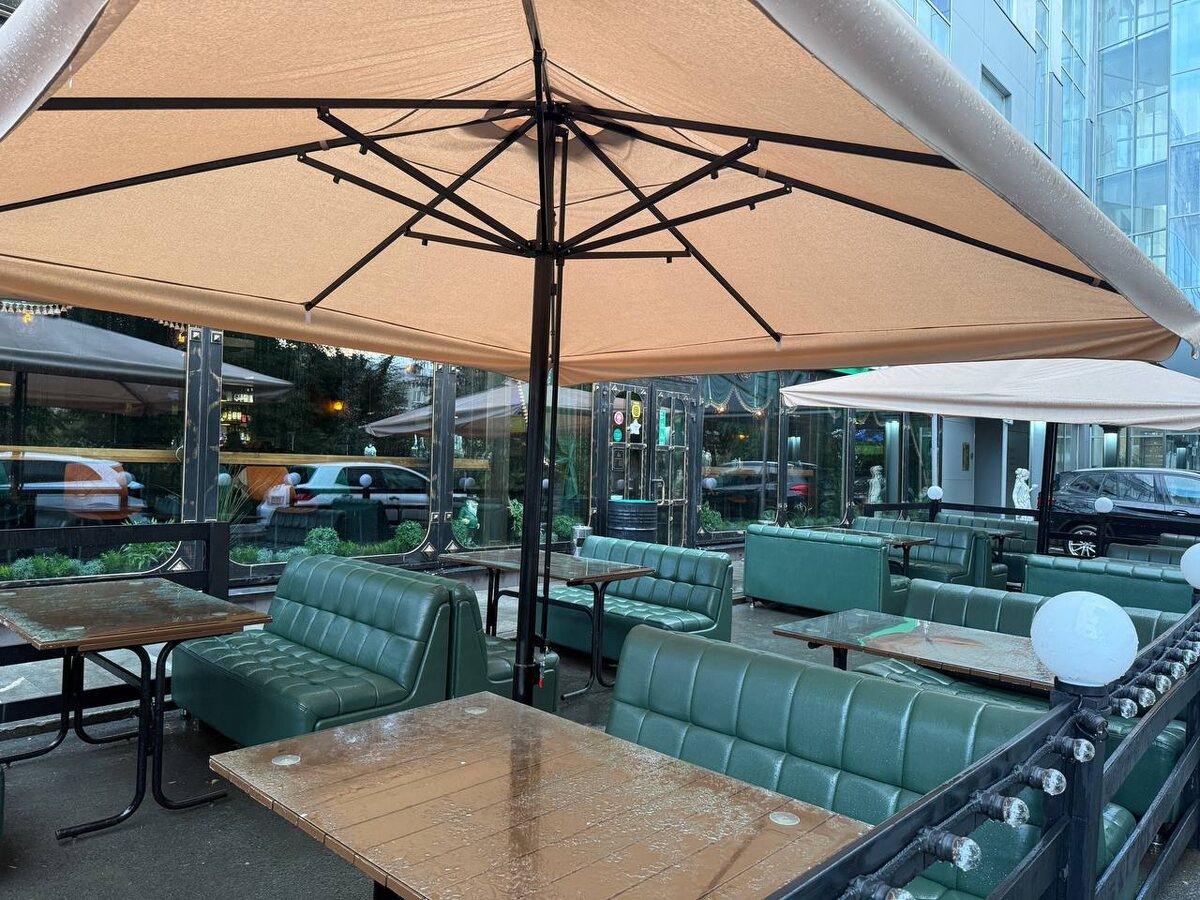 Летняя терраса, залитая дождём