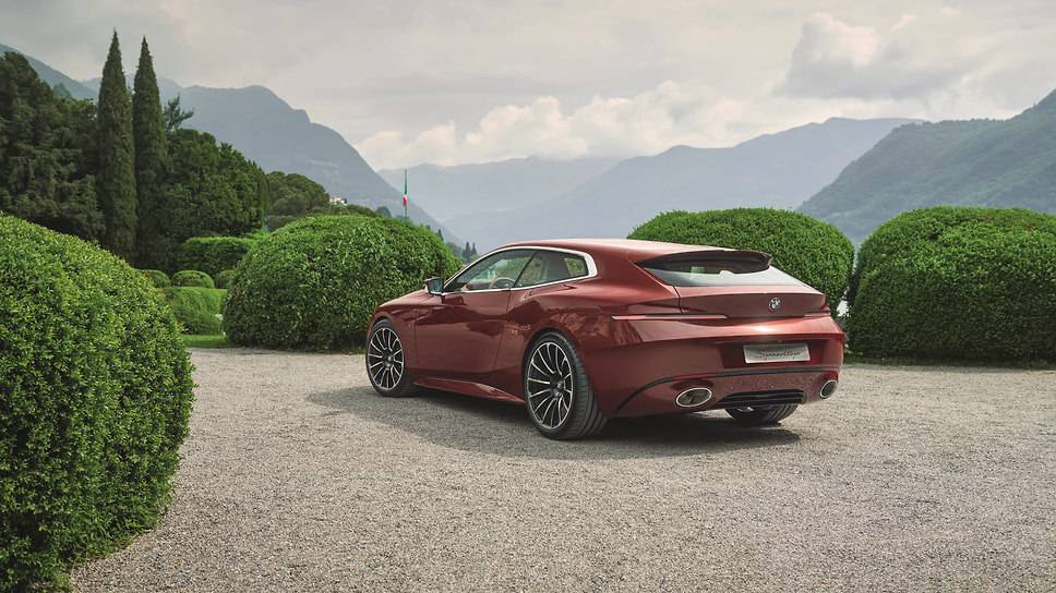 Кузов Speedtop, так же как и Skytop, окрашен градиентом — крыша представленного в этом году концепта при переходе к корме меняет цвет с Floating Sunstone Maroon на Floating Sundown Silver. Для автомобиля разработаны уникальные двухцветные 14-спицевые диски.📷Фото: BMW Group Clasic