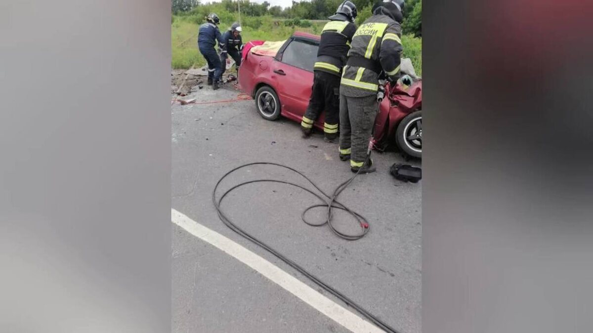    Тепловоз и «легковушка» столкнулись в Курской области