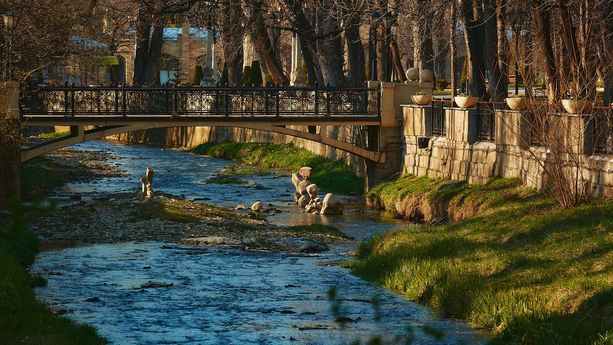 От воды до моста +- 3 метра