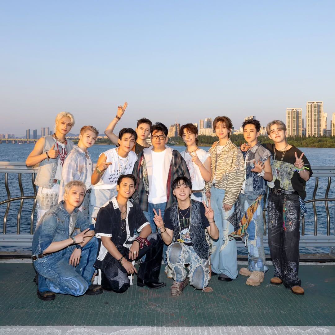    Бан Ши Хёк и SEVENTEENСоцсети