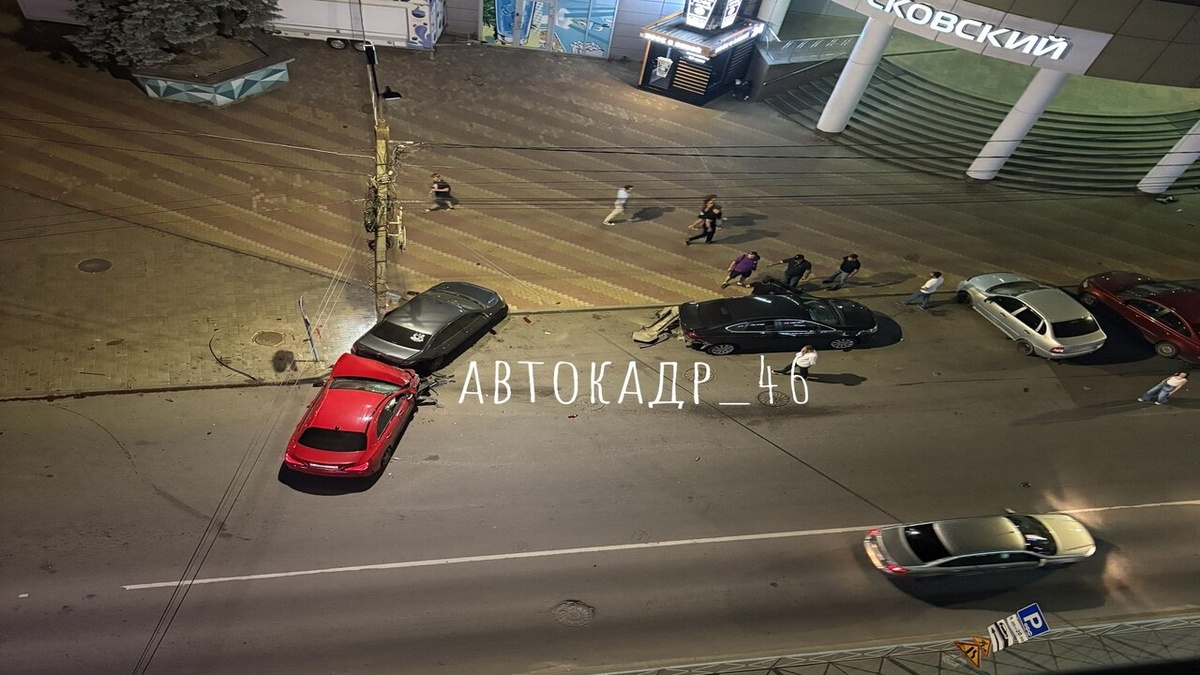    В Курске пьяный водитель Mercedes устроил хаос на дороге