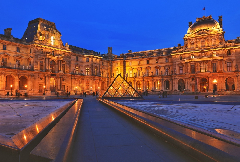    Общая коллекция Лувра превышает 300 тысяч экспонатов. / iStock