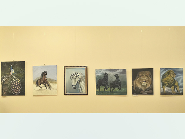 В тверской библиотеке проходит художественная выставка «Цвета и эмоции».