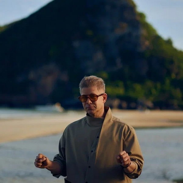     Бог реалити смилостивился над Митей Фоминым и сделал его ведущим