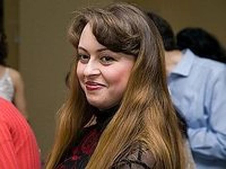 Женщина вышла прогуляться во дворе, где и стала жертвой грабителя