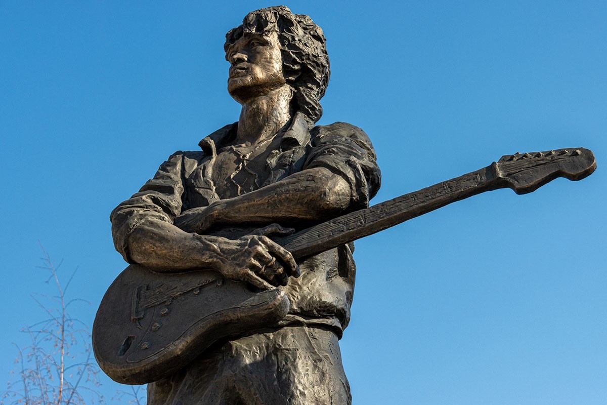 Памятник Виктору Цою в Санкт-Петербурге. Источник: Abs0lute / Shutterstock📷
