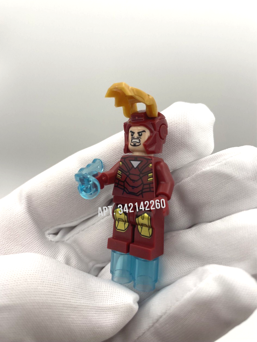 Качество фигурко и высокая детализация. У Железного человека поднимается маска и снимается шлем.