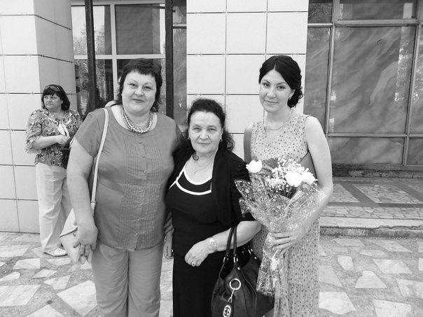 Н. А. Четина с дочерью Марией и преподавателем Людмилой Витальевной Кановой, которая учила их обеих