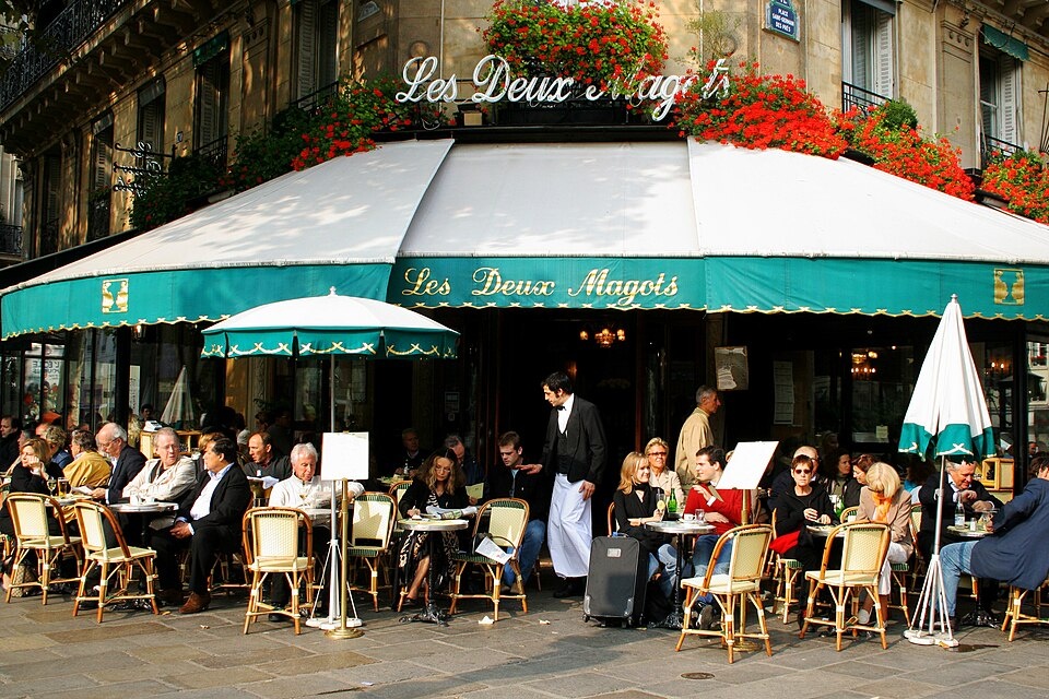 Café "les deux magots" Paris 6ème , France. Author: Robyn Lee (user roboppy) Date: October 16, 2006 URL: https://www.flickr.com/photos/roboppy/271275631/ Uploaded by author