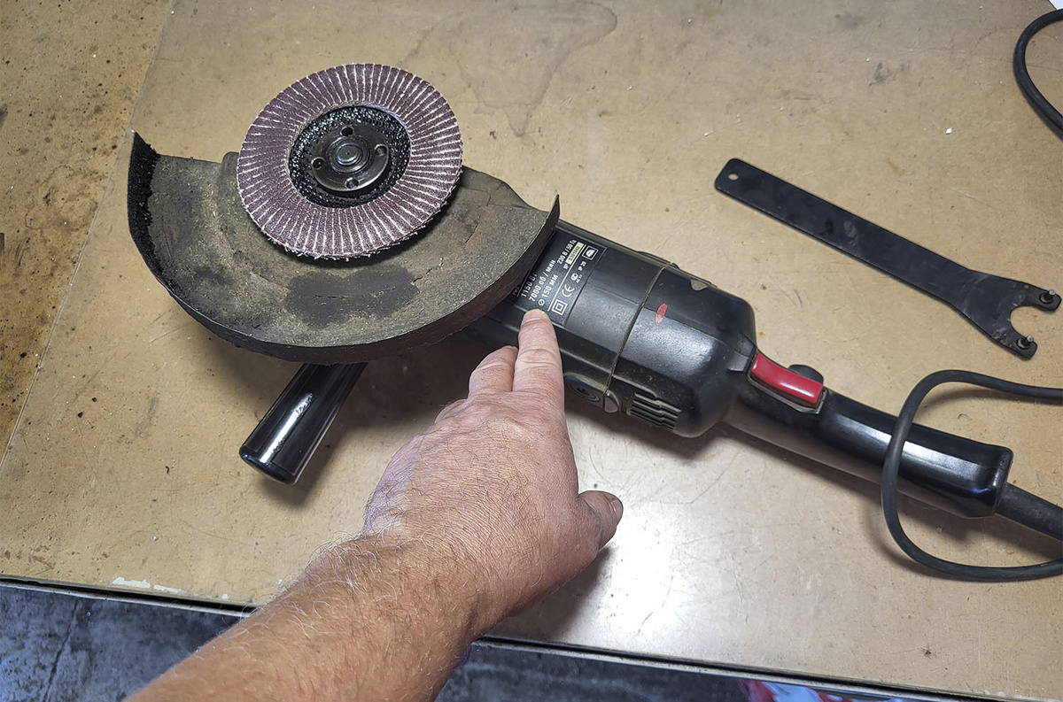 «Старенький, почти нерабочий электроинструмент! Что произошло?»