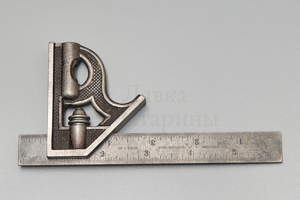 Старинный плотницкий комбинированный угольник с линейкой и уровнем, закаленный № 4, L.S. Starrett, США, нач. 20 в. Фото с нашего сайта dvaveka.ru