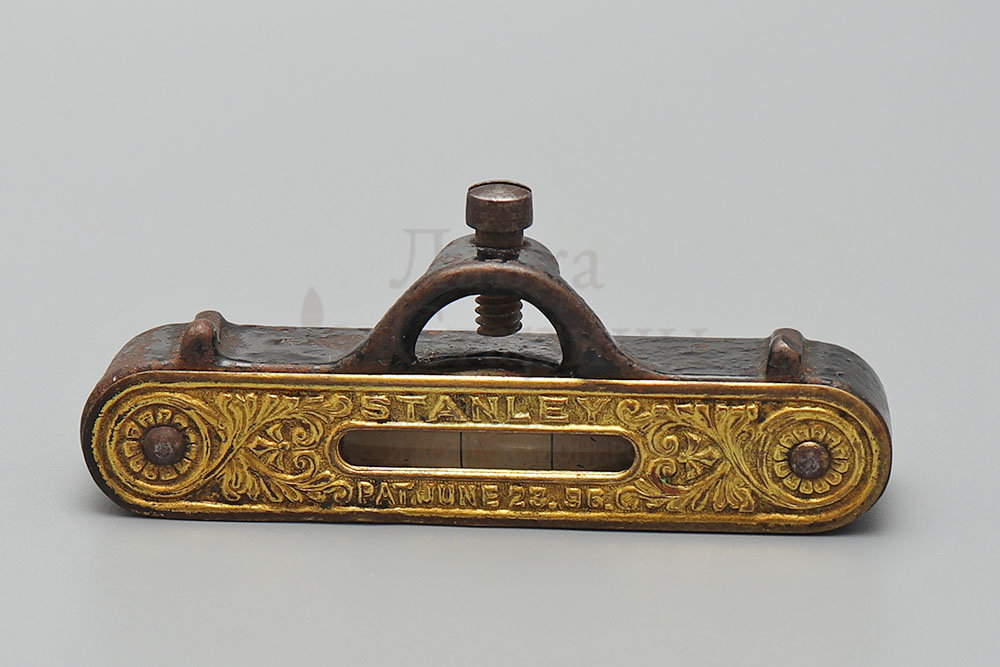 Подарок столяру, плотнику, старинный латунный уровень STANLEY No. 41 Type 4, патент 23 июня 1896 г., США, кон. 1890-х. Фото с нашего сайта dvaveka.ru