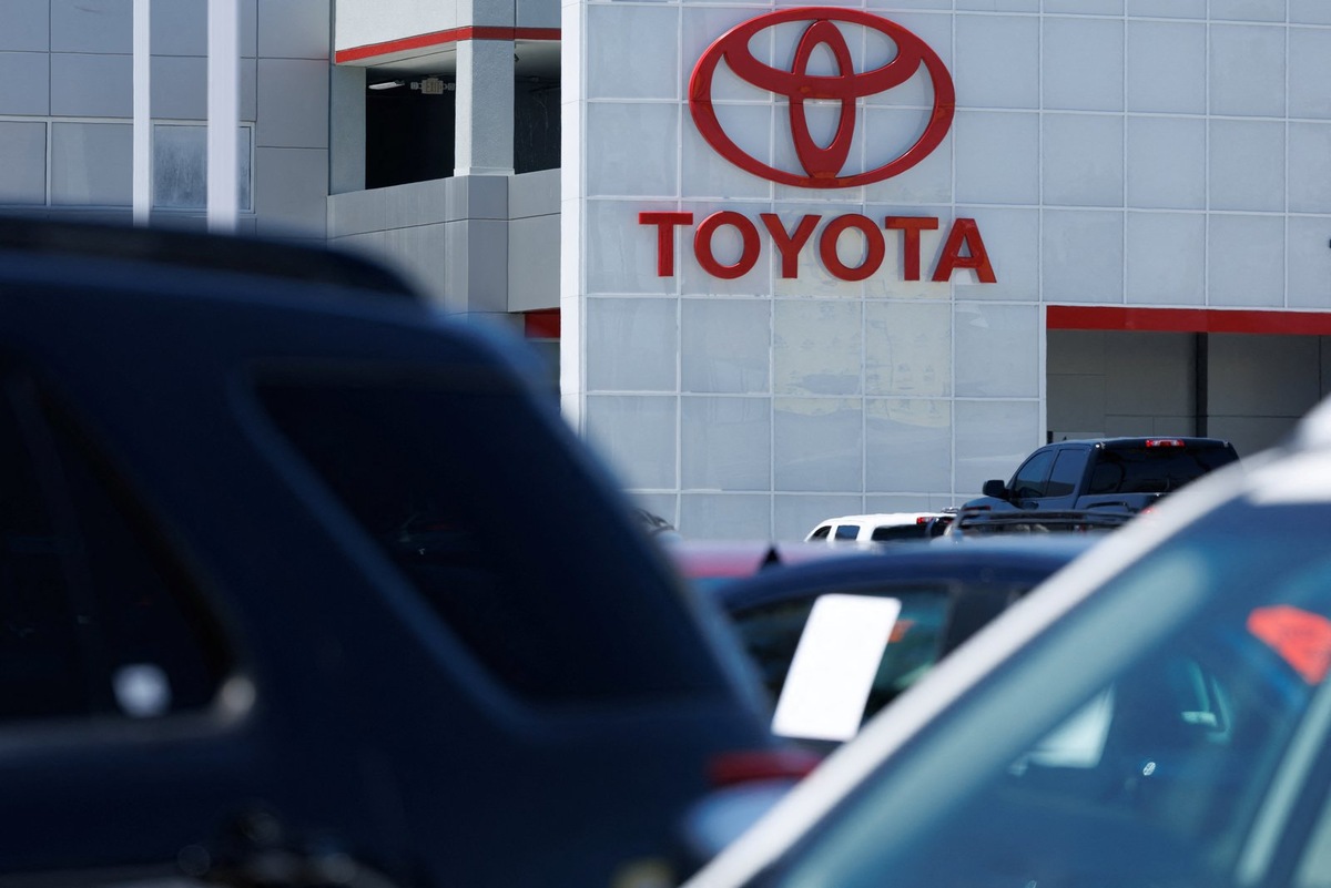    Toyota Motor снизила прогноз своей операционной прибыли на финансовый год на 16%