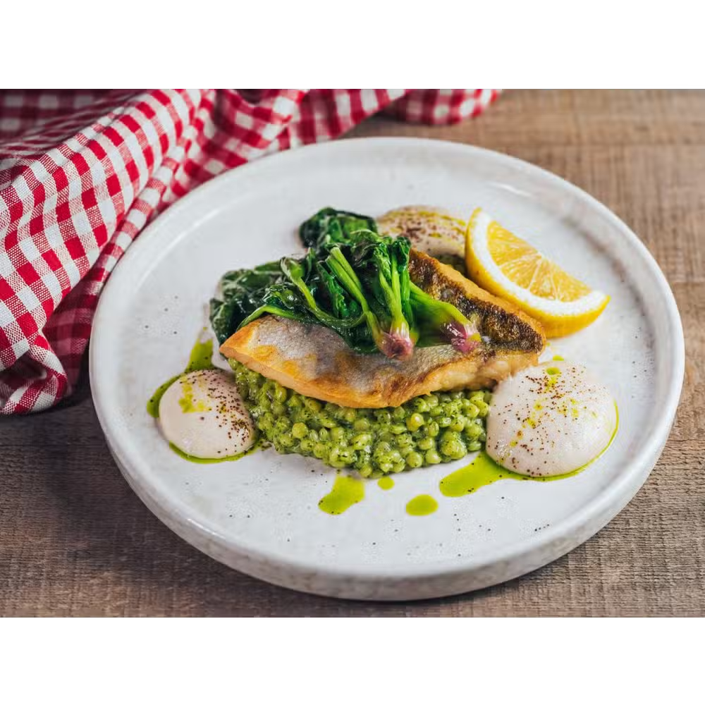 Филе судака с птитимом и кремом из пастернака в ресторане Tutta la Vita