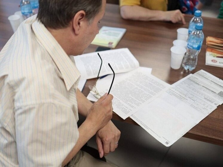     Адвокаты помогают ветеранам с оформлением документов. Фото: t.me/fond_ZO_spb