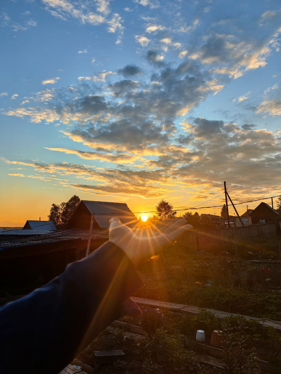 Держать солнце на ладони может каждый-главное очень этого хотеть! 
