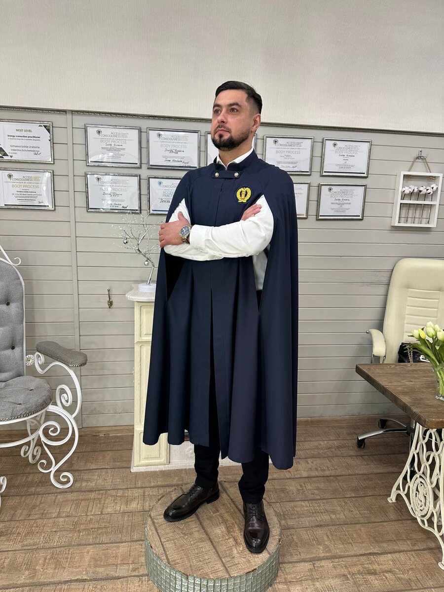 Согласно п. 1 ст. 3 Федерального закона от 31 мая 2002 г. № 63-ФЗ «Об адвокатской деятельности и адвокатуре в Российской Федерации» адвокатура является профессиональным сообществом адвокатов и как институт гражданского общества не входит в систему органов государственной власти и органов местного самоуправления.