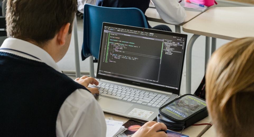    Долгопрудный. «Физтех-лицей» им. П.Л. Капицы / Медиасток.рф