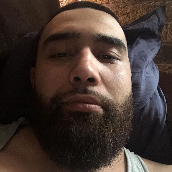     Jah Khalib прервал гастроли из-за болезни новорожденной дочки