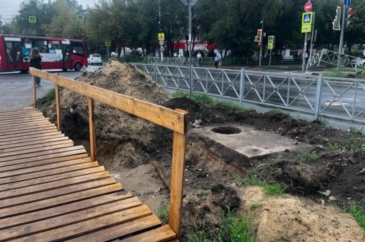    Головой о трубы.