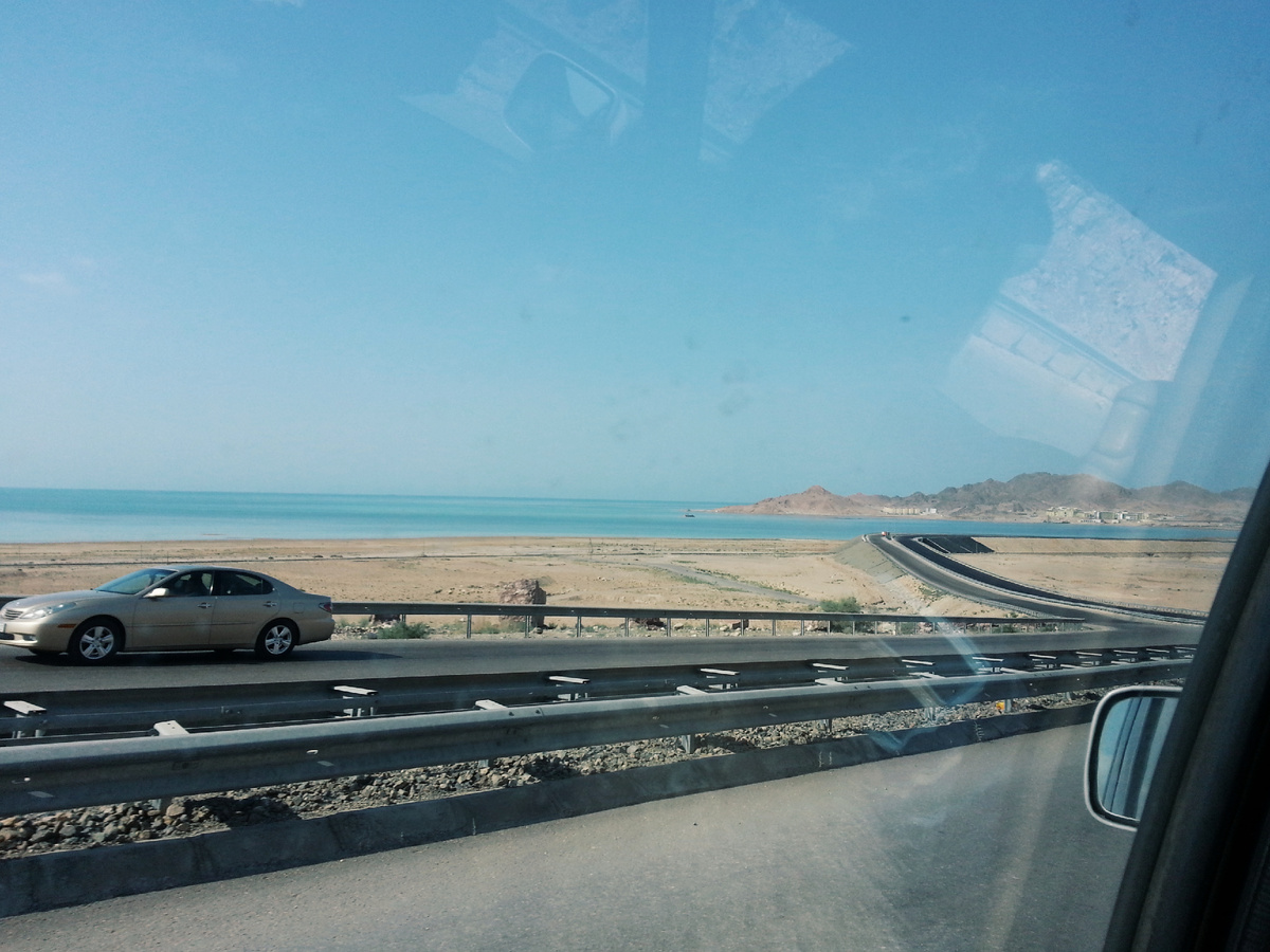 Дорога перед въездом в Красноводск.