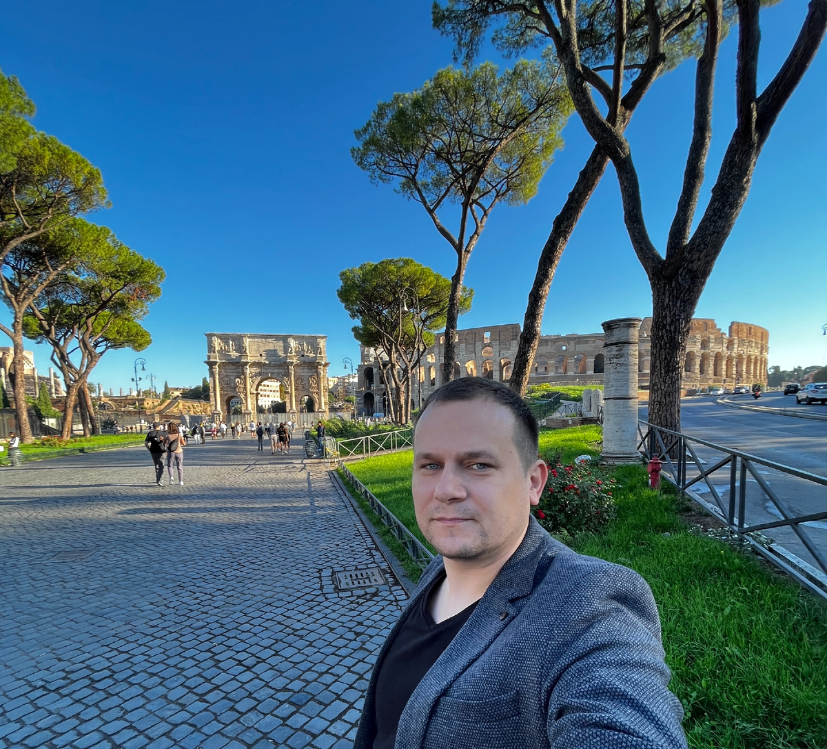 А ну это я, здесь 7 утра. Людей не много. Самое оно для фото