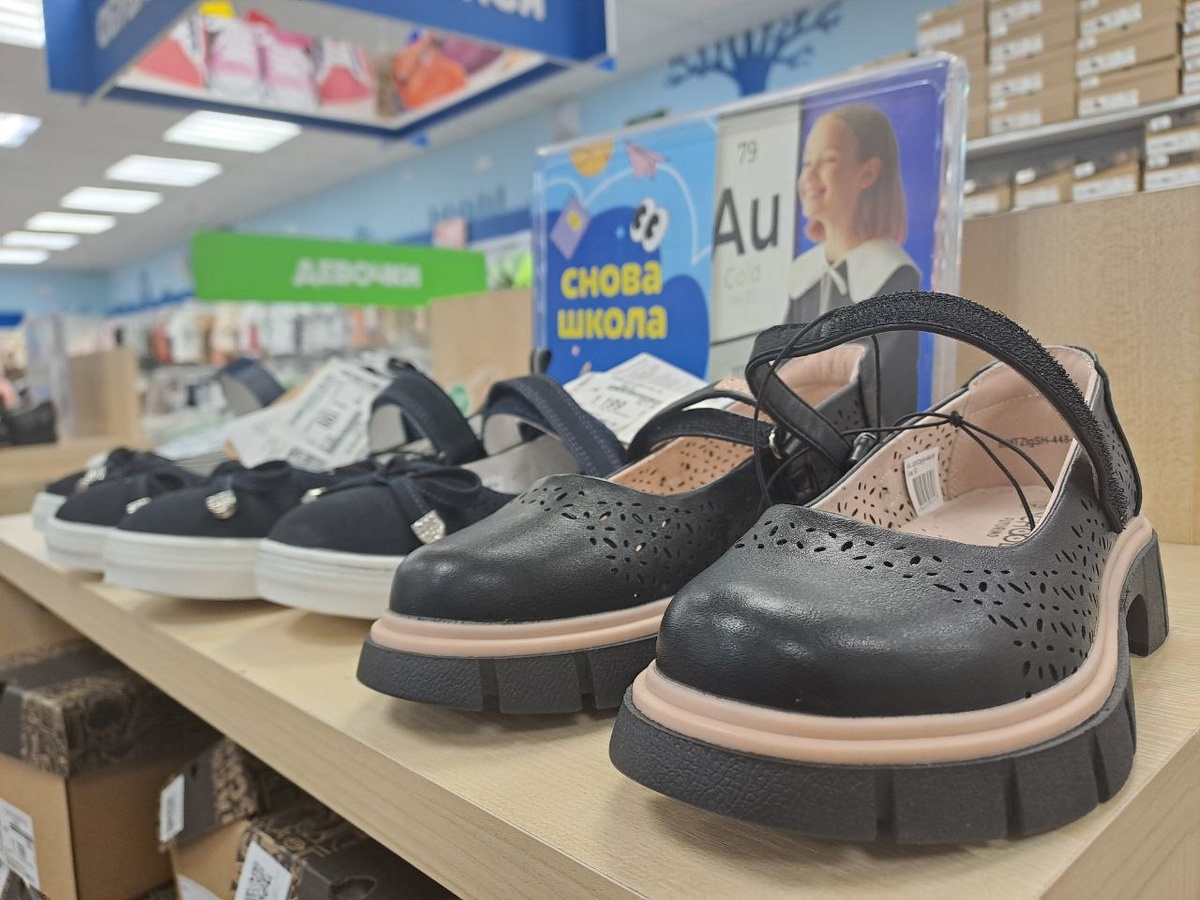    Школьный базар в торговом комплексе, август 2024 год. Фото: Мойка78