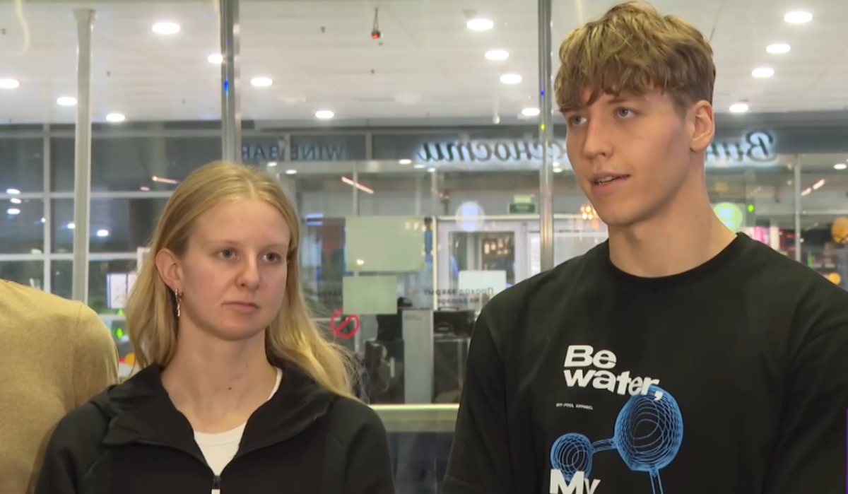     Пловцы в Пулково. Источник: 78.ru Автор фото: Скриншот видео