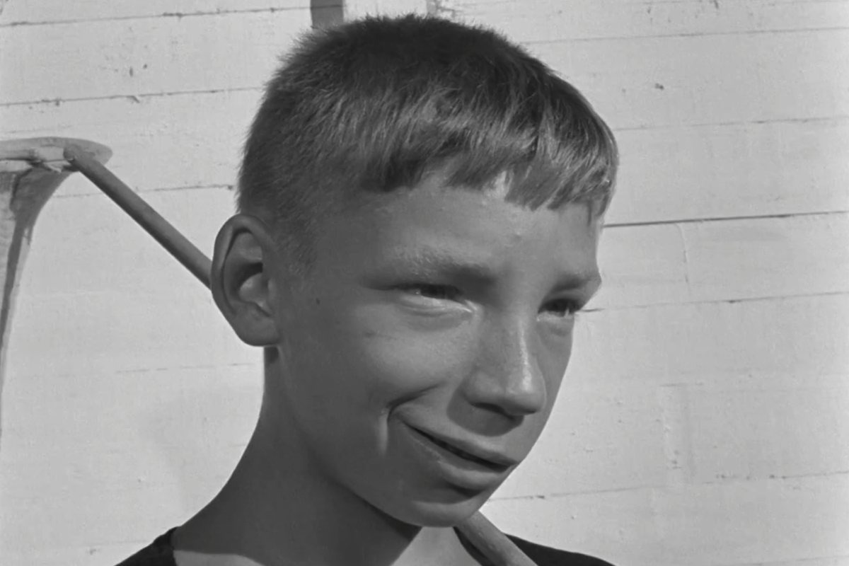 Кадр из фильма «Добро пожаловать, или Посторонним вход воспрещён», производство киностудии «Мосфильм», режиссёр Элем Климов, 1964 г.