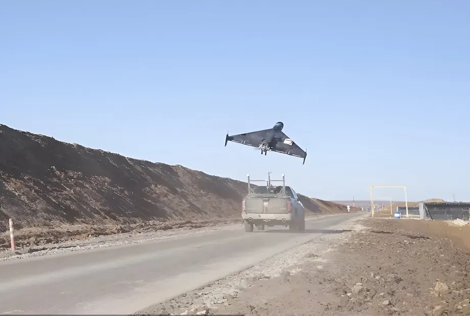   Запуск дрона-камикадзе «Герань» с кузова пикапа