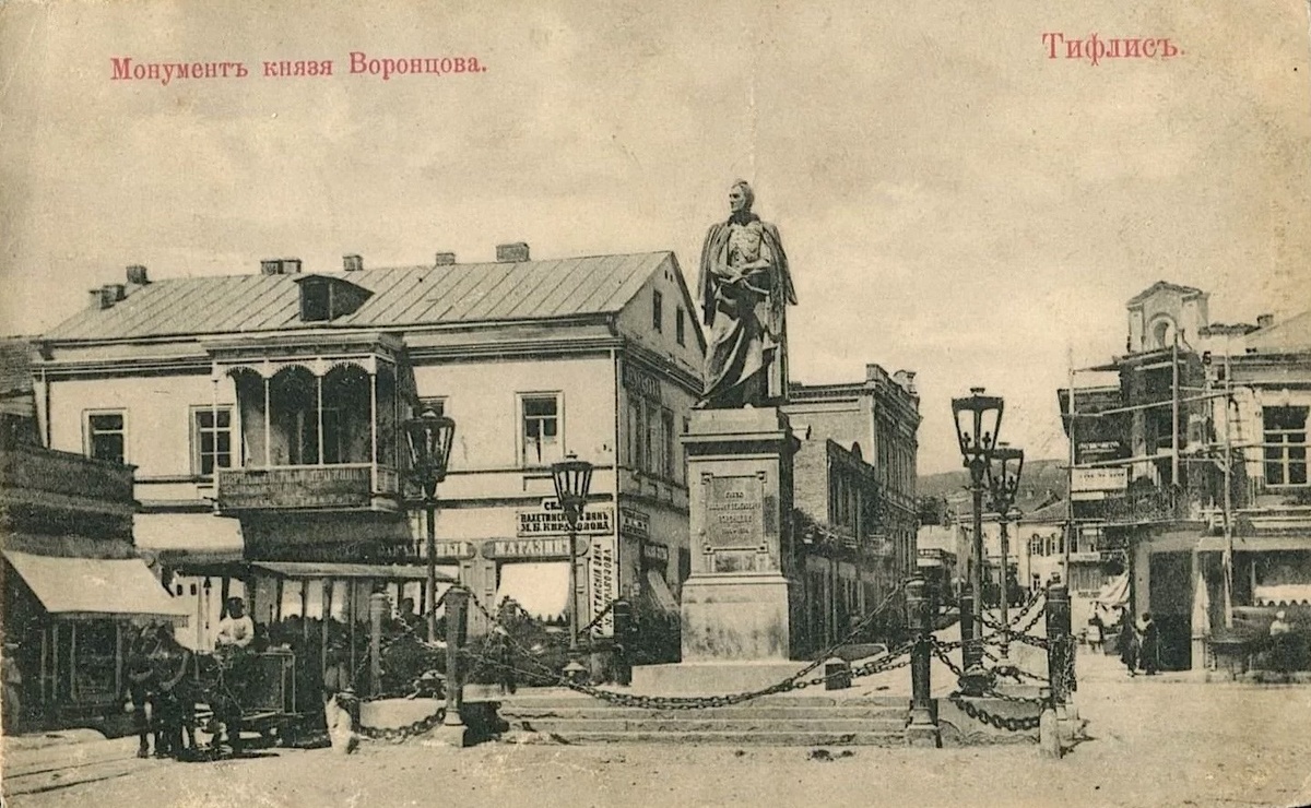 Открытка конца XIX-го века с изображением памятника Михаилу Воронцову в Тифлисе.