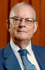 Очевидно, что, крайне важно обучать новых людей делать свою работу хорошо, как только они приступают к ней. По мере того как кривая обучения выравнивается, контрольная карта покажет, достиг ли обучаемый состояния статистической управляемости и когда это произошло.

Интересно, что, если работа человека далека от состояния статистической управляемости,  продолжение обучения еще может принести эффект.

В состоянии хаоса (плохой контроль, слабый менеджмент, полное отсутствие статистической управляемости) персонал не в силах раскрыть свои способности и возможности для достижения однородности или качества.