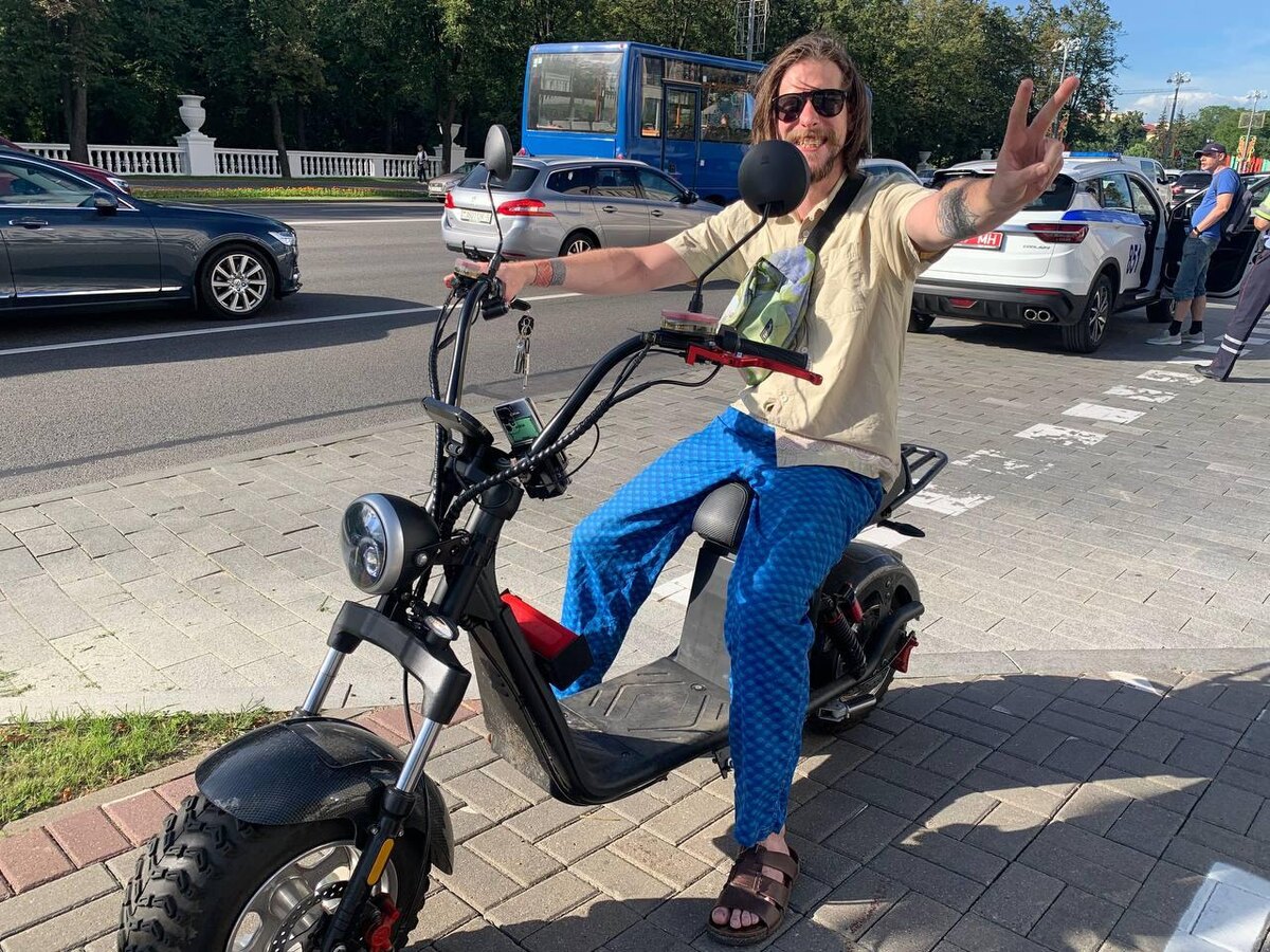 Минчанин на электросамокате, архивное фото © Sputnik/Екатерина Воробьева